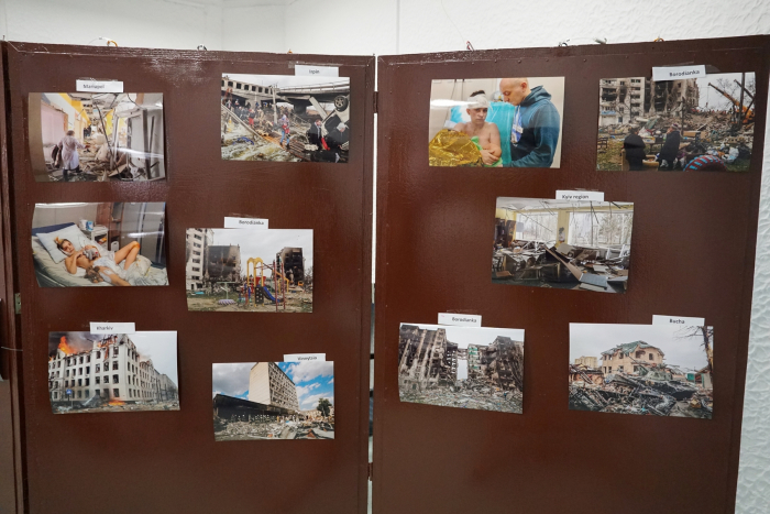 У муніципалітет Сату-Маре привезли фото злочинів російських агресорів в Україні
