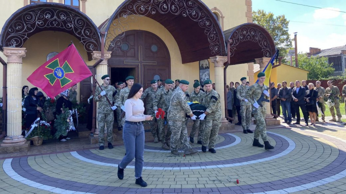 На Закарпатті попрощалися з полеглим на війні прикордонником Сергієм Левчуком