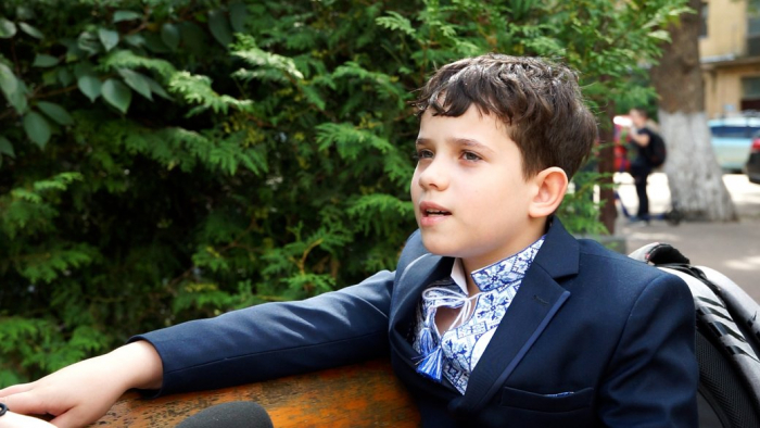Жили в підвалі та пили дощову воду: 10-річний Ілля з Маріуполя - про життя під обстрілами та переїзд до Ужгорода