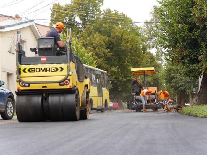 Тривають поточні ремонти ужгородських доріг