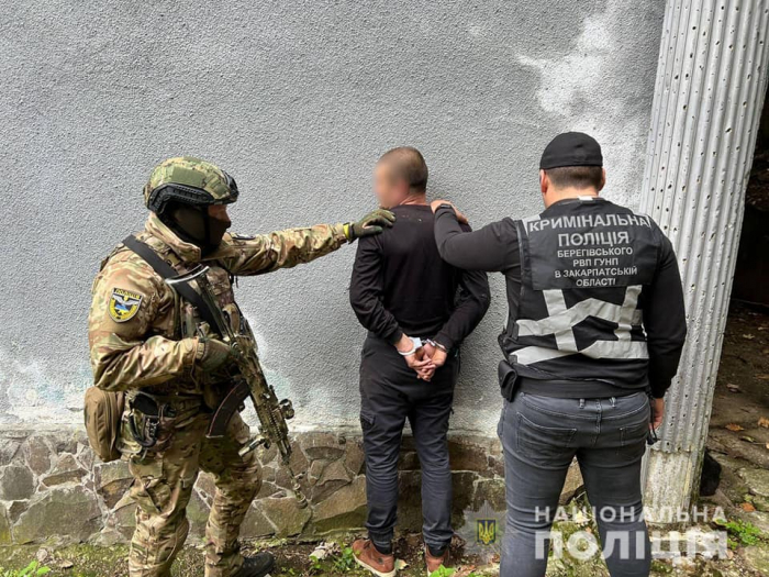На Закарпатті поліція затримала групу наркодилерів, які налагодили схему збуту наркотиків у регіоні