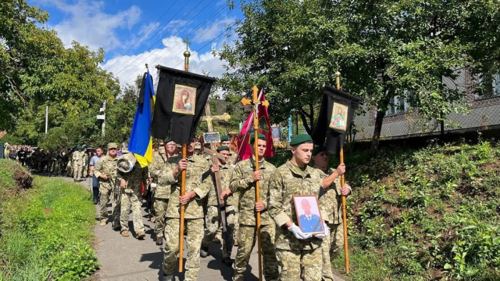 На Мукачівщині попрощалися з полеглим на війні прикордонником Василем Якимом