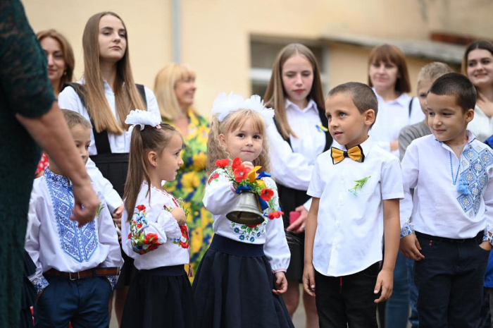 У закладах освіти для 170 тисяч дітей Закарпаття пролунав дзвоник (ФОТО)