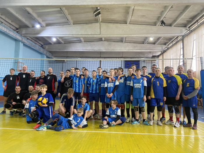 Новий спортивний рік ужгородські волейболісти-аматори розпочали з «Турніру Василів»