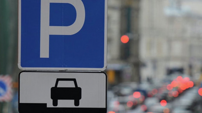 В Ужгороді впроваджують платне паркування у центральній частині міста