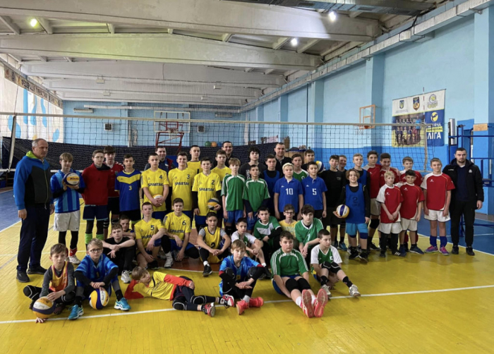В Ужгороді влаштували волейбольні змагання для юнаків