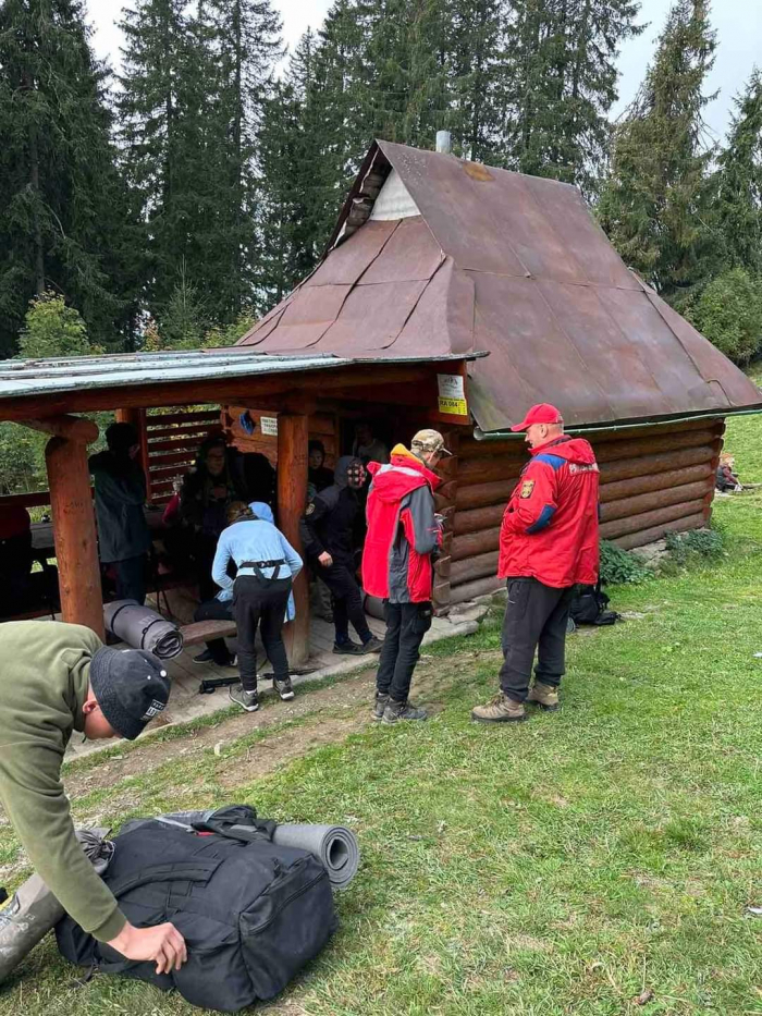 Закарпатські рятувальники провели дві пошукові операції туристів, яким стало зле під час сходження на Піп Іван Чорногірський