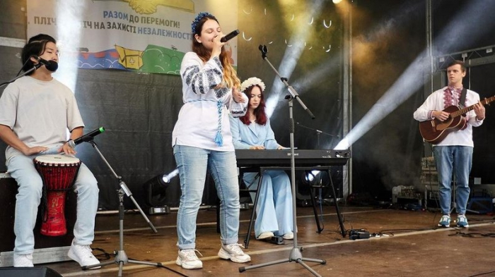 Кореєць Сонгджін, який 10 років проживав в Ужгороді, переклав "Червону руту" на рідну мову