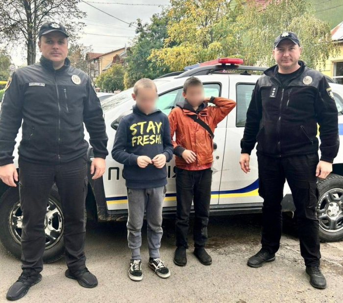 Поліцейські розшукали двох дітей, які втекли з дому, щоб піти в похід горами