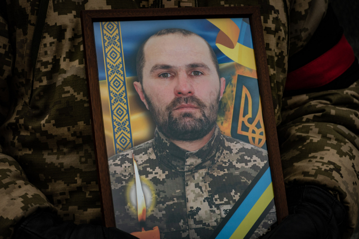 В Ужгороді попрощалися із 52-річним захисником – молодшим сержантом Василем Росадою