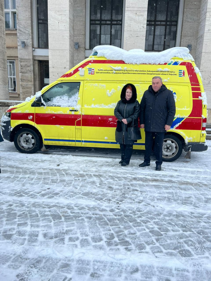 Великоберезнянська лікарня отримала машину швидкої допомоги від краю Височина