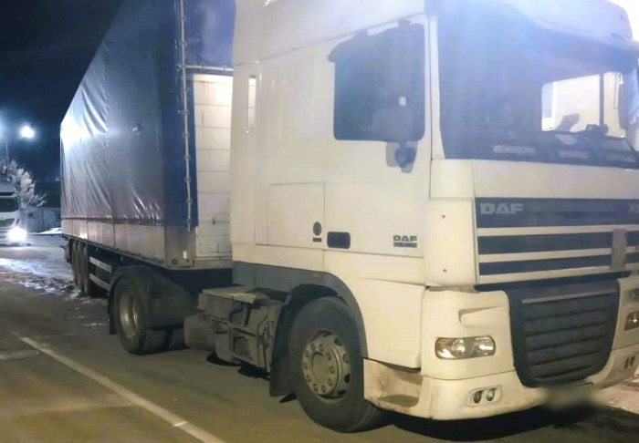 Вантажівку з ознаками втручання у VIN-код виявили прикордонники на кордоні в Закарпатті (ФОТО)