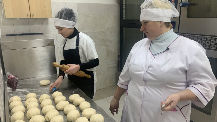 Хотіли працювати, щоб відволіктися: історія пекарок з Донеччини, які переїхали в Ужгород