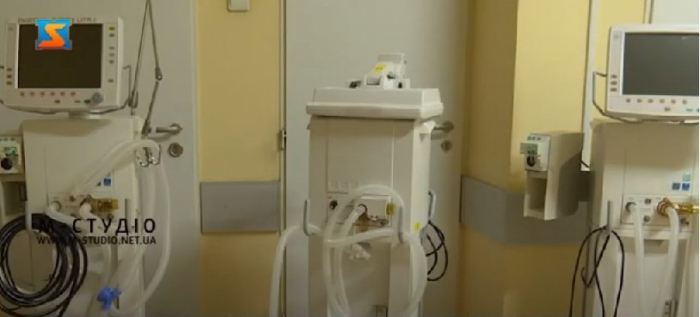 Закарпатську обласну клінічну лікарню забезпечили апаратами штучного дихання