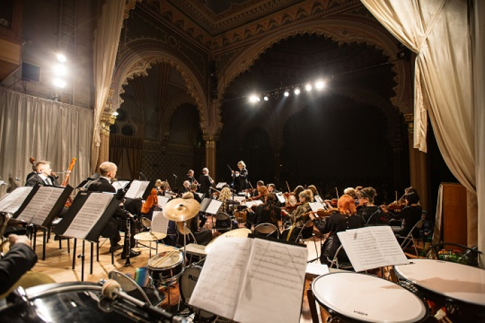 В Ужгороді студенти-музиканти зіграють соло із симфонічним оркестром Закарпатської філармонії (ФОТО)