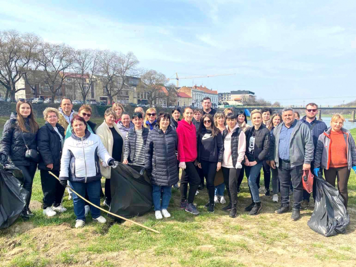 В Ужгороді провели загальноміське прибирання