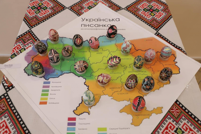 Благодійна виставка-продаж «Світ писанки» стартувала сьогодні в Ужгороді у Закарпатському обласному музеї народної архітектури та побуту