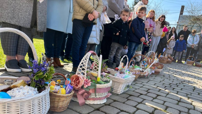 Біг з кошиками, спалювання шин та день без води. Які великодні традиції існують на Закарпатті