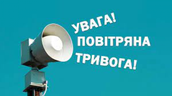 Чи має право роботодавець змушувати працівників працювати під час повітряної тривоги?

