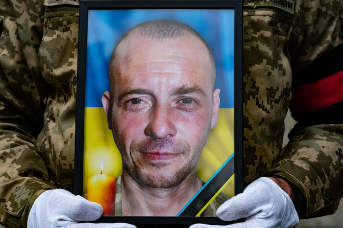 Ужгород сьогодні попрощався зі ще одним загиблим захисником України – Святославом Тимощуком