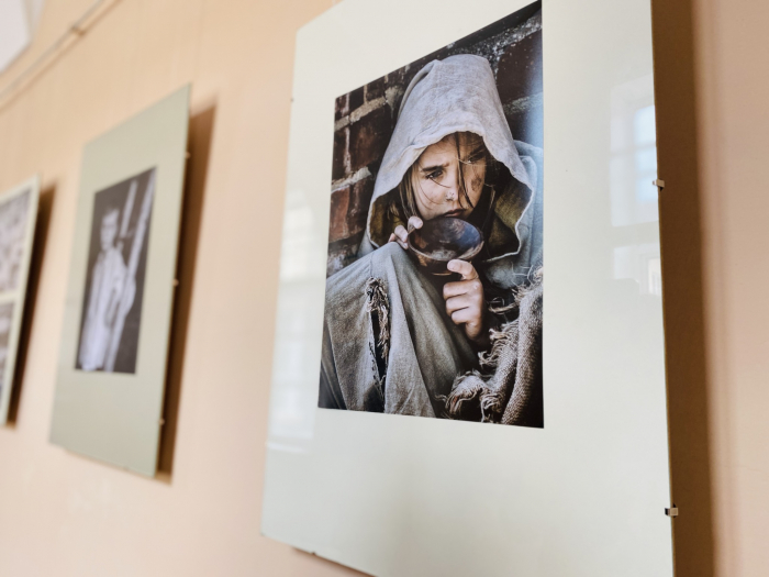 "Світ і його обличчя" у баченні данського фотохудожника Леіфа Алвіна представили в Ужгороді (ФОТО)