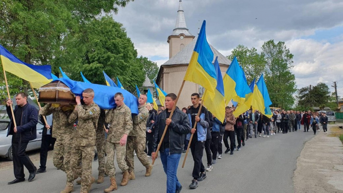 На Закарпатті попрощалися із полеглим на війні Олександром Роспопчуком