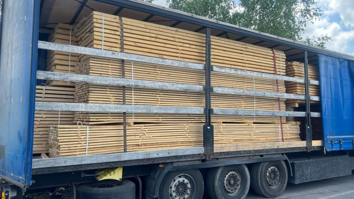 Лісоматеріали вартістю понад 420 тис. грн намагалися незаконно вивезти через Закарпатську митницю до ЄС
