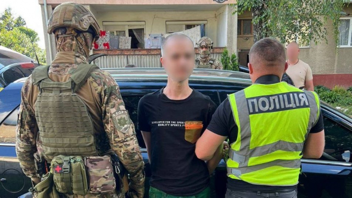 На Закарпатті затримали чоловіка за підозрою у збуті синтетичних наркотиків