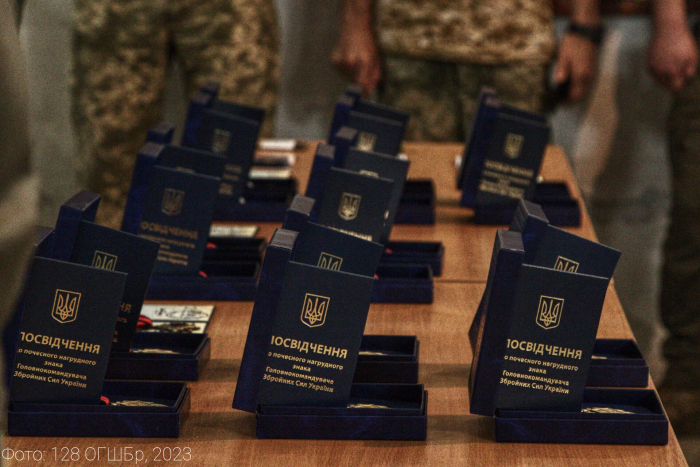 Командир 128 Закарпатської бригади вручив бійцям нагороди й відзнаки (ФОТО)