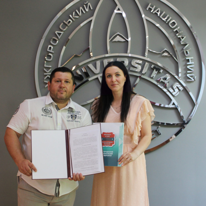 Між Закарпатським обласним музеєм та УжНУ підписано договір про співпрацю