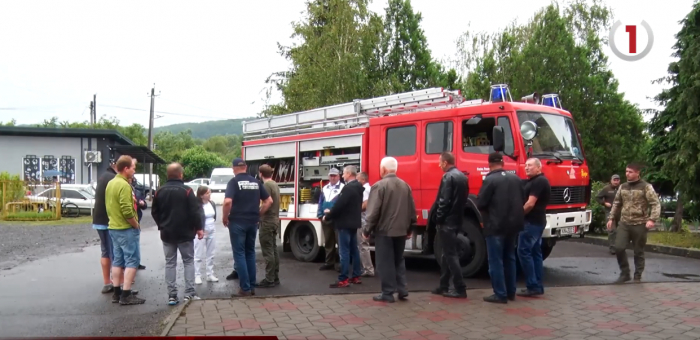 Для пожежної команди: на Ужгородщину передали пожежне авто із Німеччини (ВІДЕО)