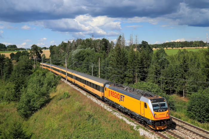 Чеський лоукостер анонсував залізничний рейс з Праги до Закарпаття
