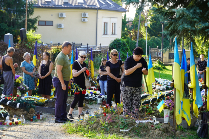 Пам'ять загиблих захисників вшанували сьогодні в Ужгороді – на Пагорбі Слави поклали квіти до могил Героїв