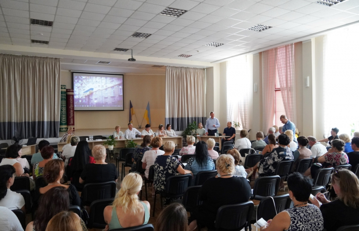 Понад 17 тисяч школярів сядуть 1 вересня за парти в Ужгороді. Навчання – очне та змішане