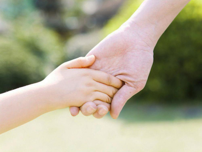 У Мукачеві жінка забула власну доньку на дитячому майданчику
