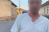 В Ужгороді поліцейські подумали, що водієві зле, а він виявився "під наркотиками"