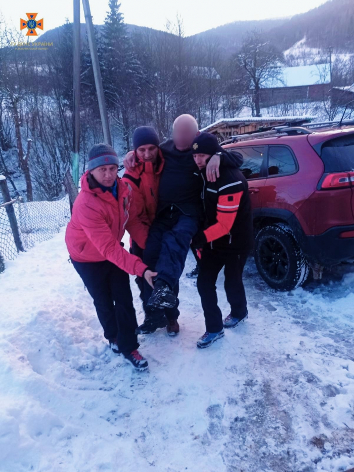 77-річний турист травмувався у горах на Мукачівщині, допомогу надавали рятувальники