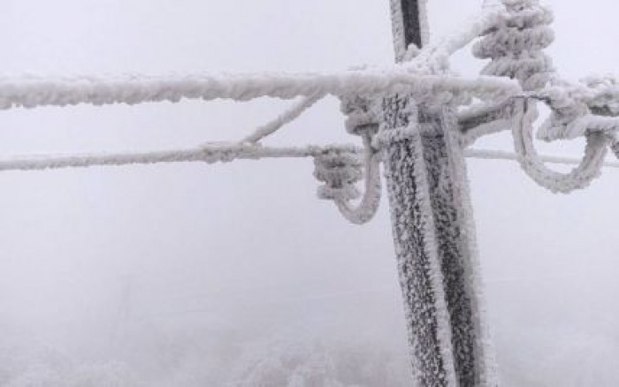 Через налипання снігу на Закарпатті 20 населених пунктів без світла