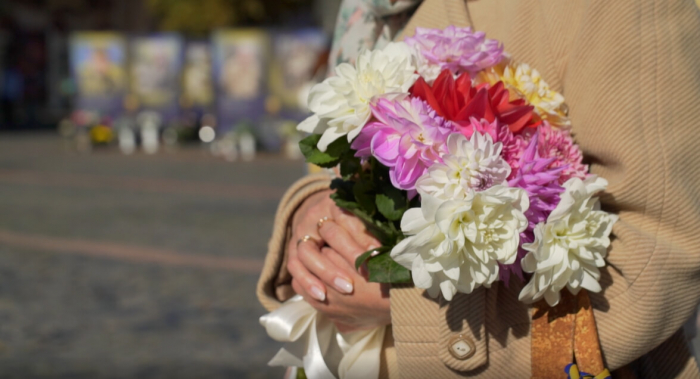 Відмовтеся від штучних квітів під час Днів пам'яті - закликає закарпатців компанія АВЕ