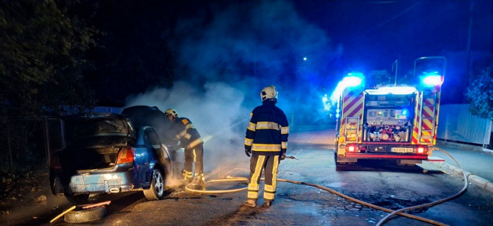 Рятувальники у Мукачеві загасили авто, яке загорілося під час руху
