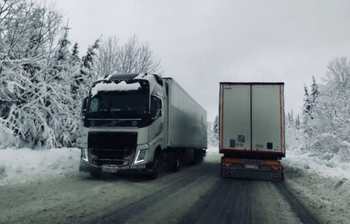 На закарпатських дорогах місцевого значення чергуватиме спецтехніка