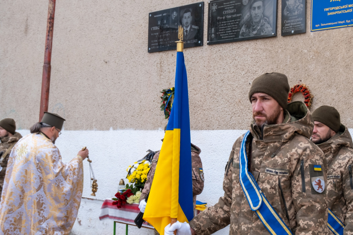 В Ужгороді відкрили меморіальну дошку ще одному полеглому на війні Герою