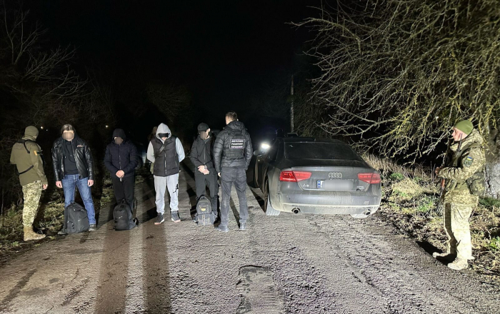 На кордоні з Угорщиною затримали трьох порушників та їхнього переправника