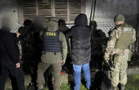 17-річного юнака, який мав намір в обхід пунктів пропуску переправити в Угорщину жителя Києва, затримали на Закарпатті