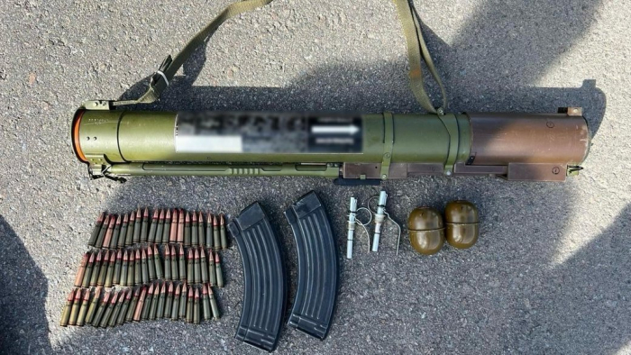 Поліція заблокувала канал збуту зброї та боєприпасів на Закарпатті та затримала організатора