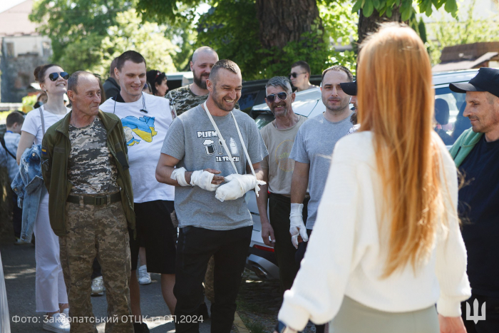  Для поранених військових, які лікуються або проходять реабілітацію в медичних закладах Ужгорода, провели екскурсію містом