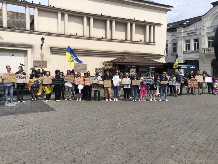 "Полон вбиває": в Ужгороді провели акцію на підтримку полонених
