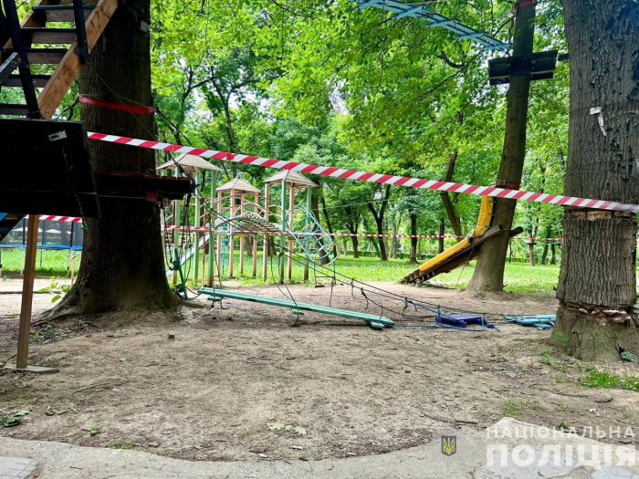 В Ужгороді призупинили роботу атракціонів у Боздоському та Підзамковому парках - через травмування сьогодні дітей