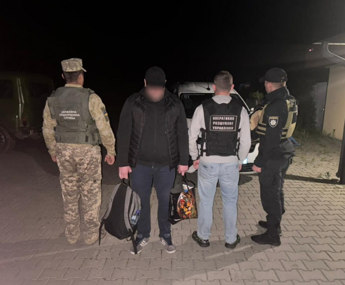  8000 доларів за незаконне переправленні за кордон: чоловіка привезли на об’їзну біля Ужгорода, залишили і втекли