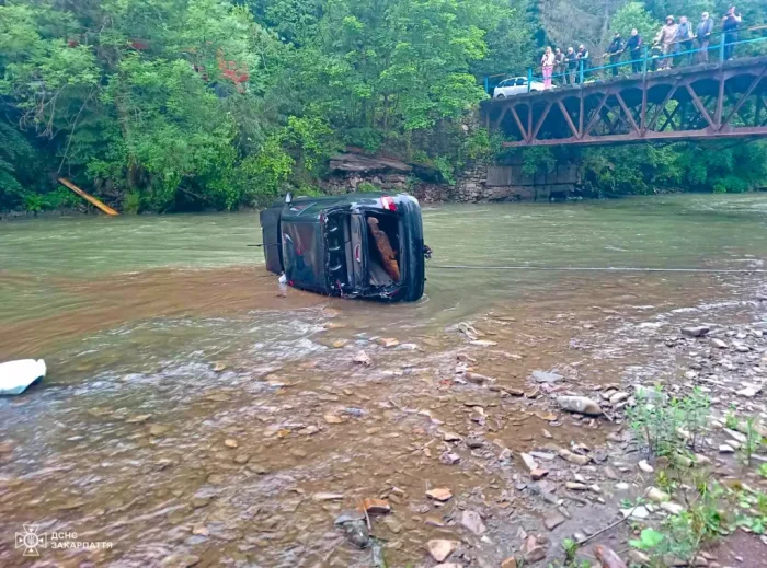 У Хустському районі у ДТП загинув водій